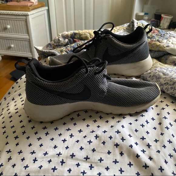 Nike Shoes - Picture 3 of 4